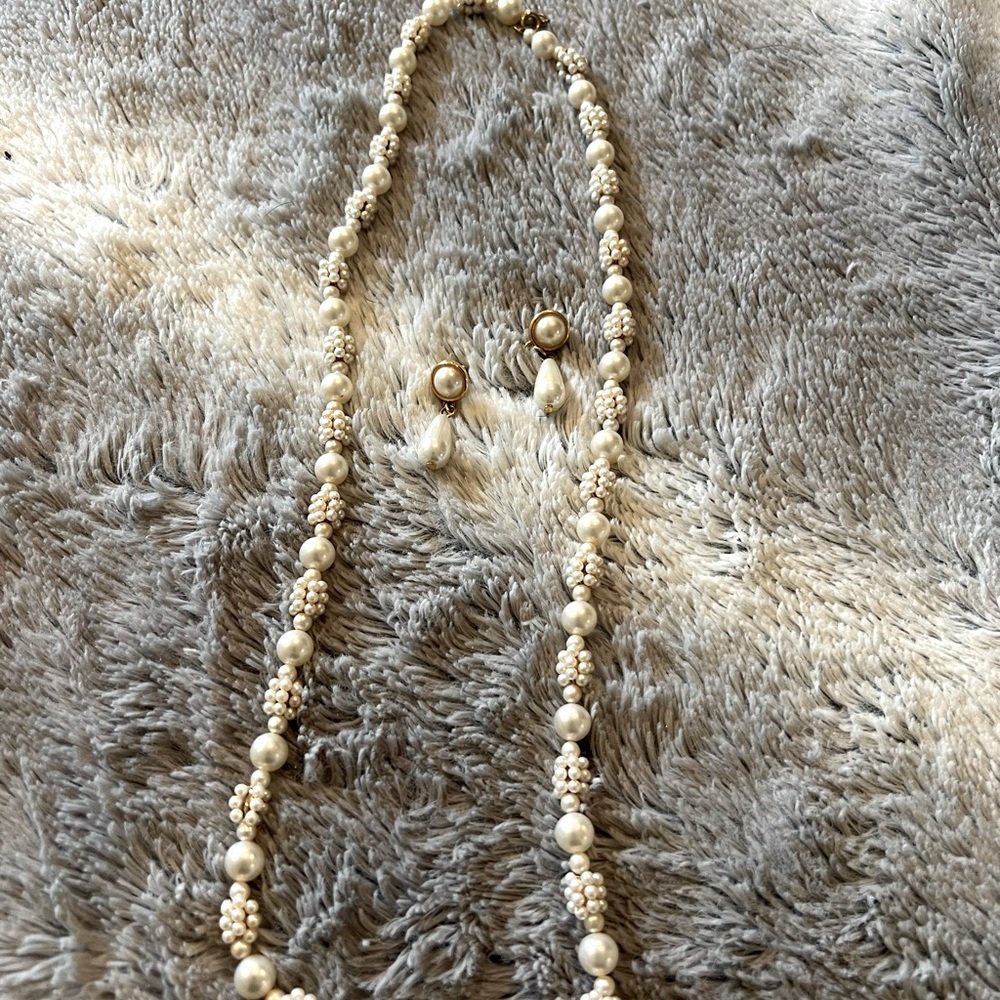 Vintage Elegant Pearl Necklace and Earring Set